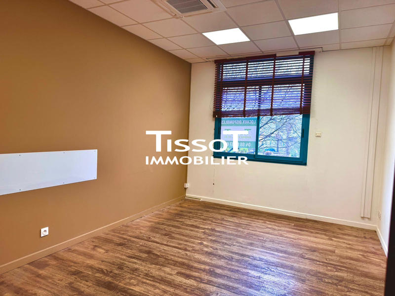 Bureau - 101 m² - 5 pièces