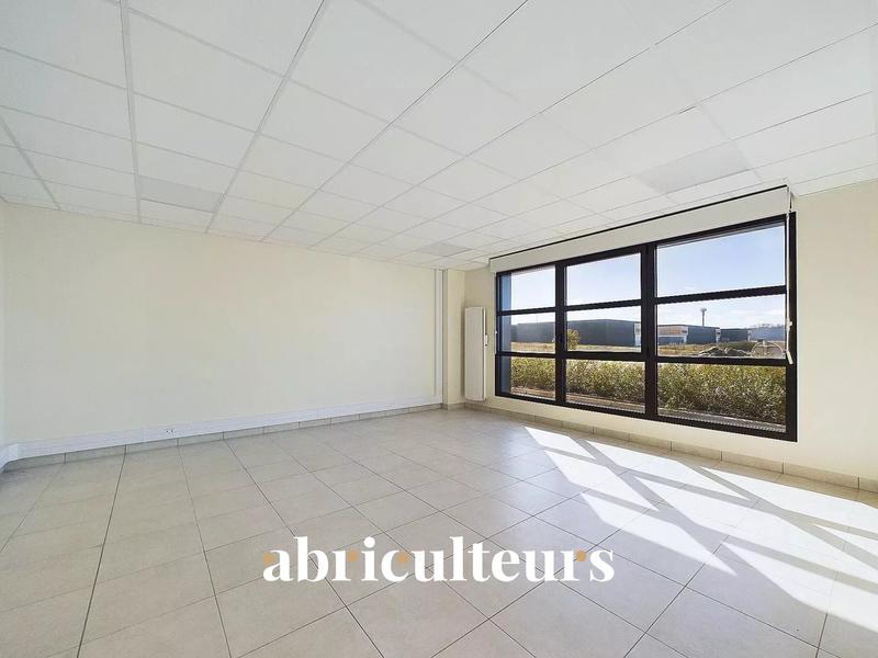 Local d'activités - 573 m²