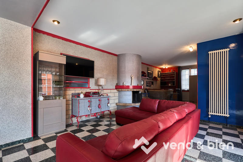 Maison - 229 m² - 7 pièces