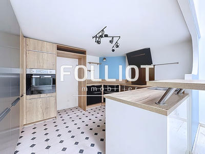 Appartement - 200 m² - 6 pièces