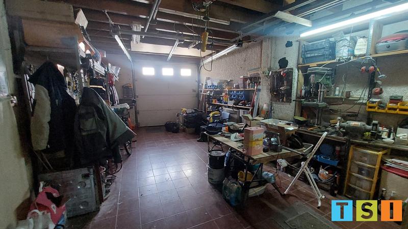 Maison - 400 m² - 16 pièces