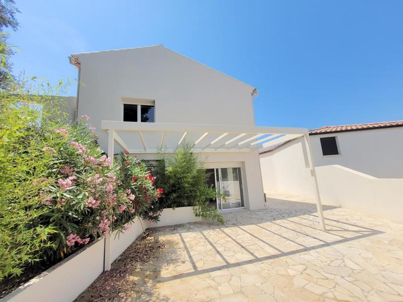 Immeuble - 256 m² - 8 pièces