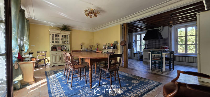 Maison - 373 m² - 10 pièces