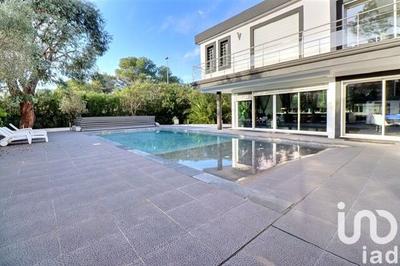 Maison - 279 m² - 7 pièces