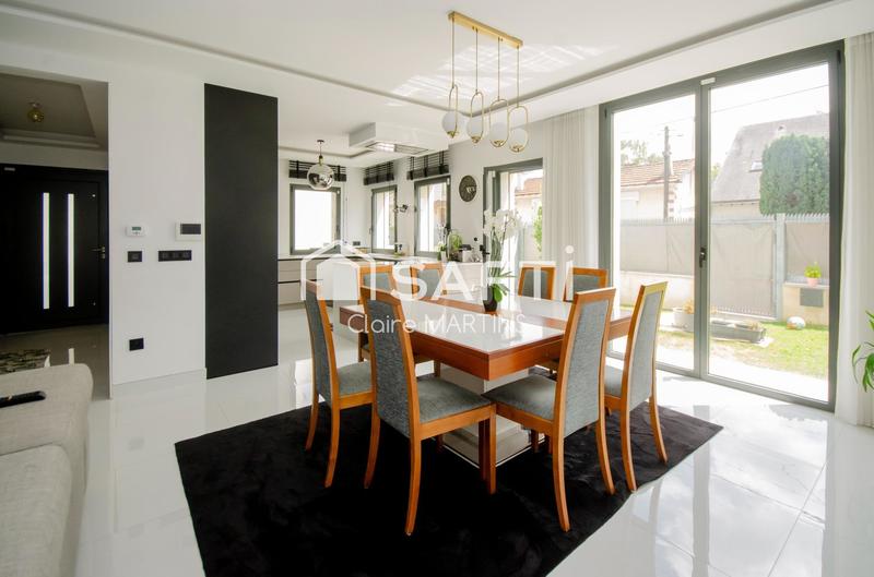 Maison - 185 m² - 8 pièces