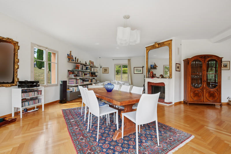 Maison - 240 m² - 8 pièces