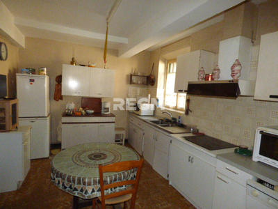 Maison - 330 m² - 12 pièces