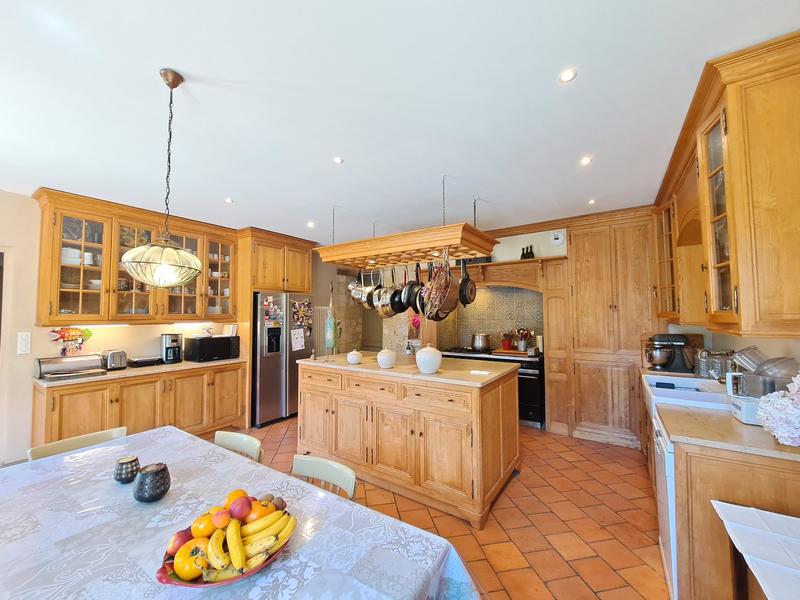 Maison - 520 m² - 18 pièces