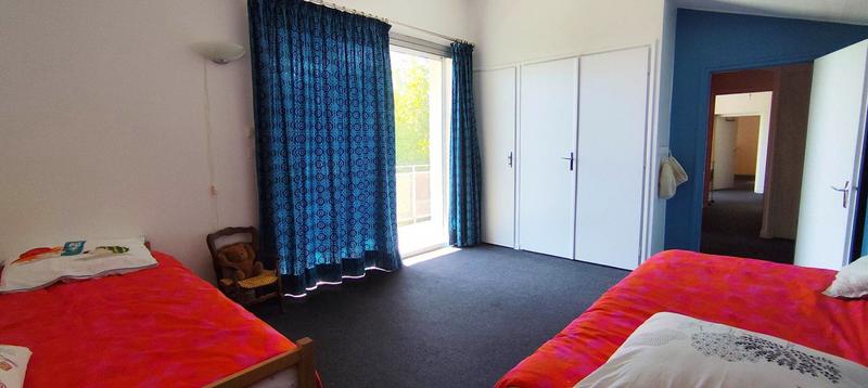 Maison - 240 m² - 8 pièces