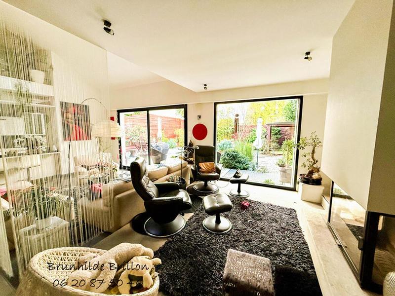 Maison - 205 m² - 10 pièces