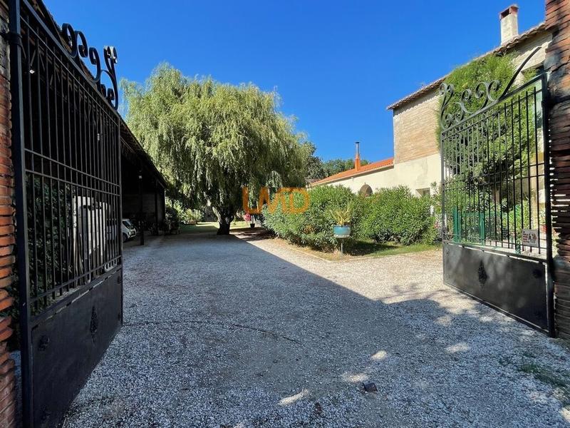 Mas - 330 m² - 8 pièces