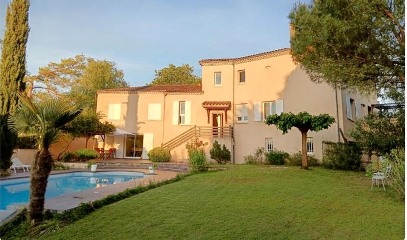 Maison - 230 m² - 8 pièces