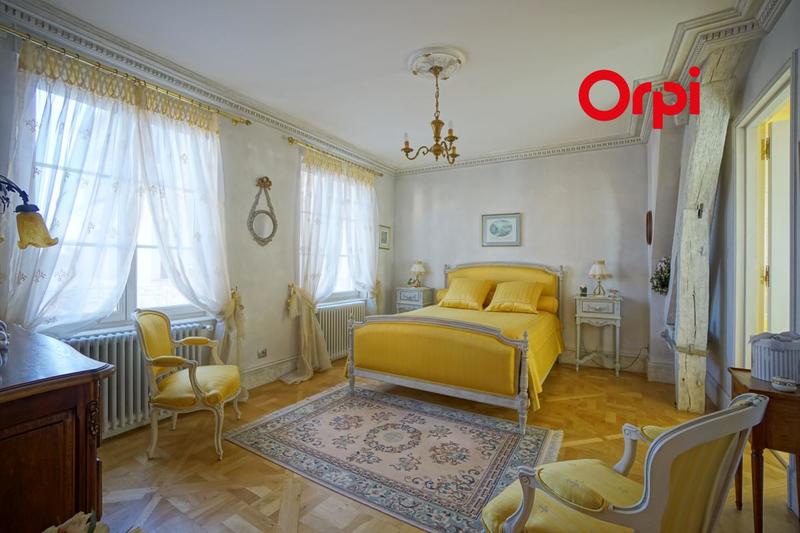 Propriété - 360 m² - 8 pièces