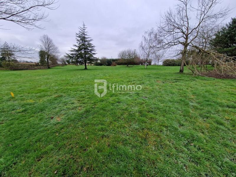 Terrain constructible - 1 623 m²