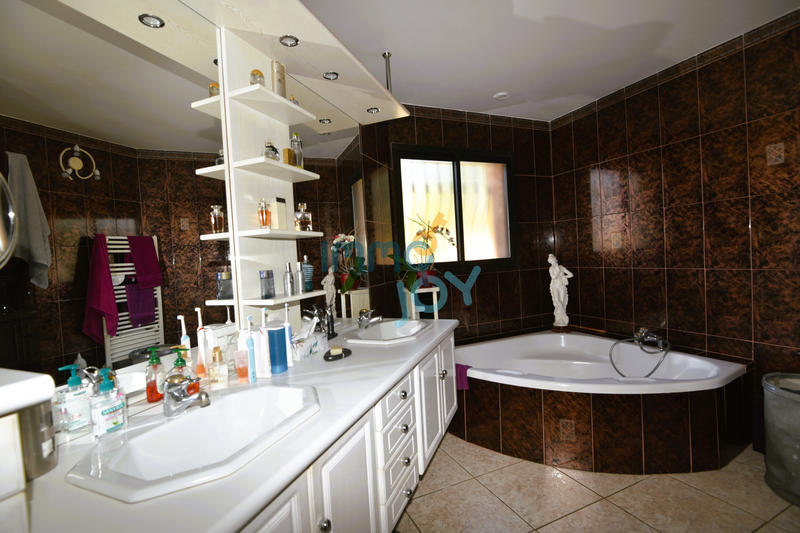 Maison - 156 m² - 5 pièces