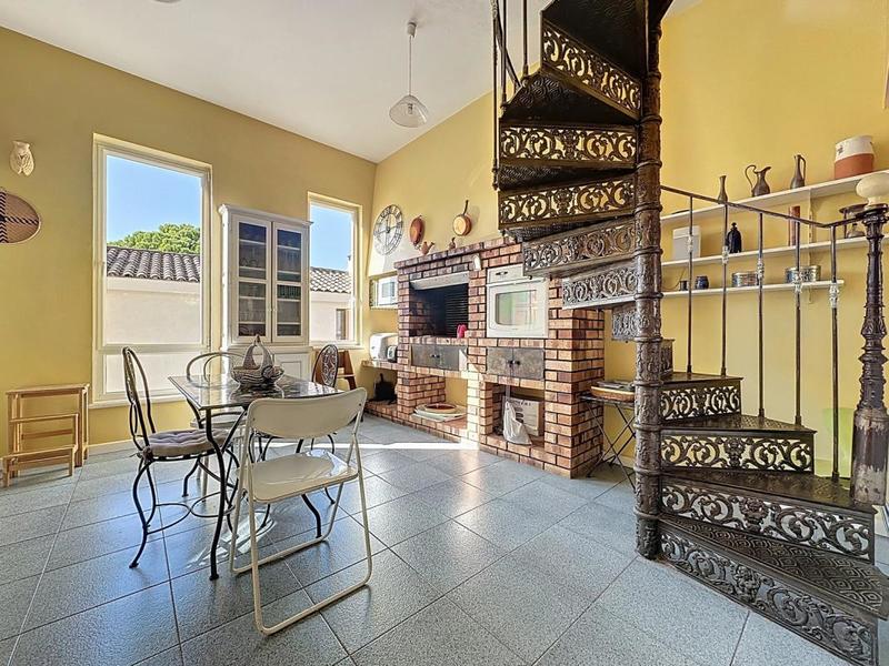 Maison - 235 m² - 7 pièces