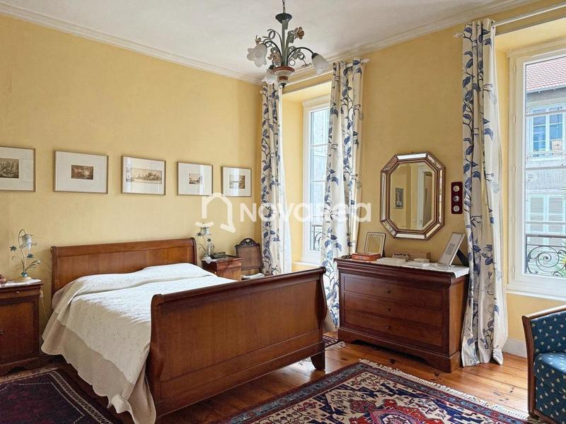 Appartement - 188 m² - 5 pièces