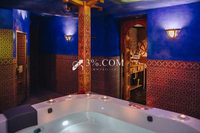 Maison - 245 m² - 10 pièces