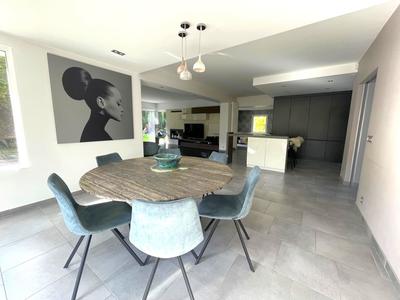 Maison - 180 m² - 6 pièces