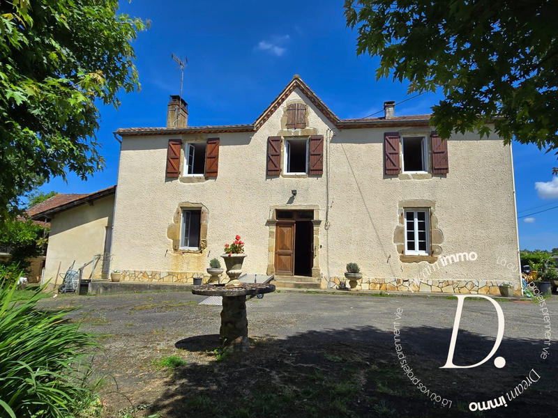 Maison ancienne - 227 m² - 8 pièces