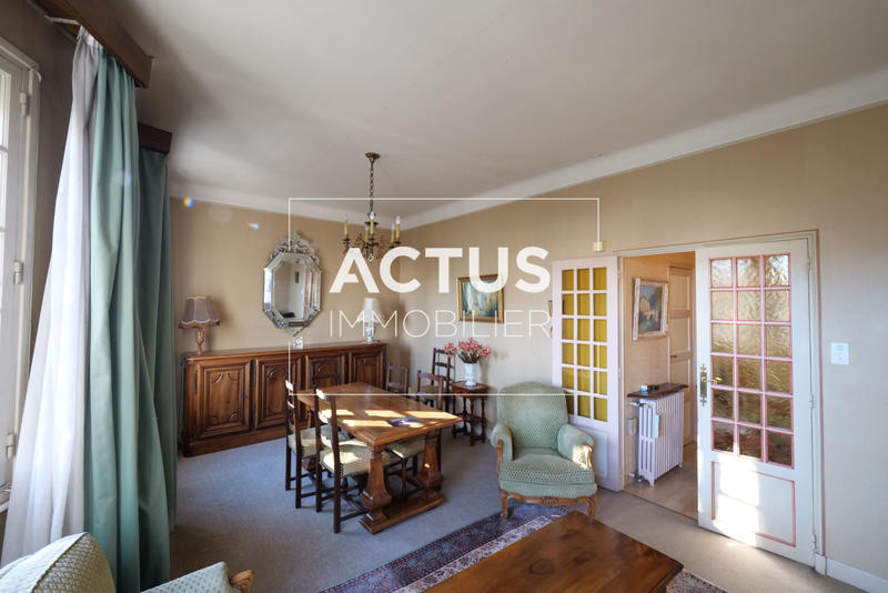 Maison - 240 m² - 9 pièces