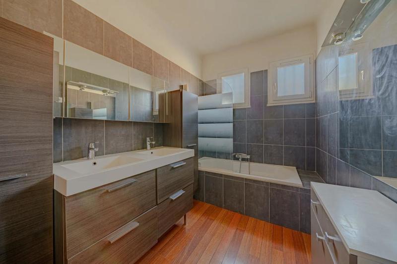 Maison - 192 m² - 7 pièces