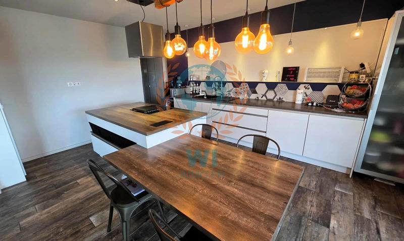 Maison - 255 m² - 7 pièces