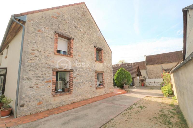 Maison - 230 m² - 7 pièces