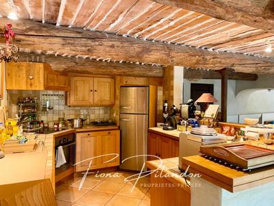 Maison - 357 m² - 13 pièces