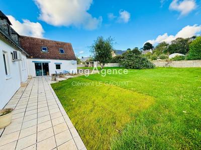 Maison - 198 m² - 10 pièces