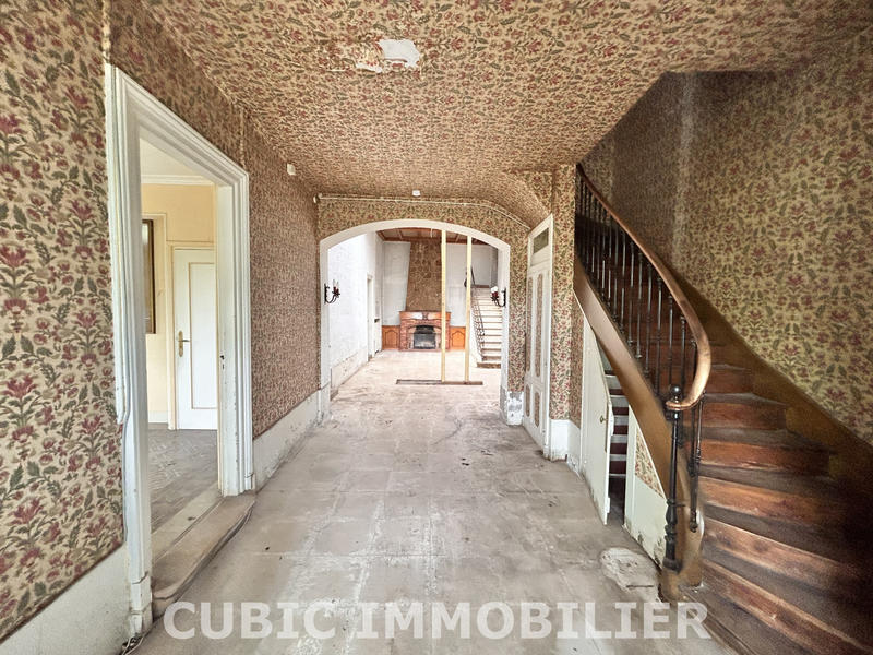 Propriété - 250 m² - 10 pièces