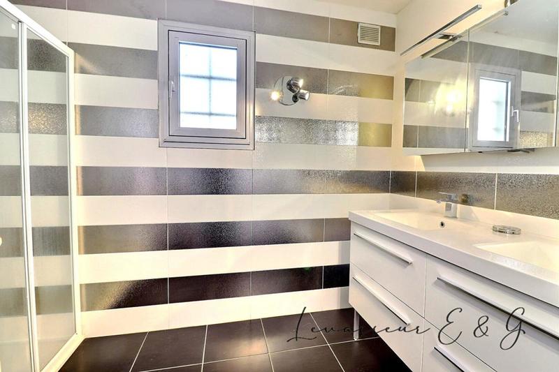 Maison - 161 m² - 7 pièces