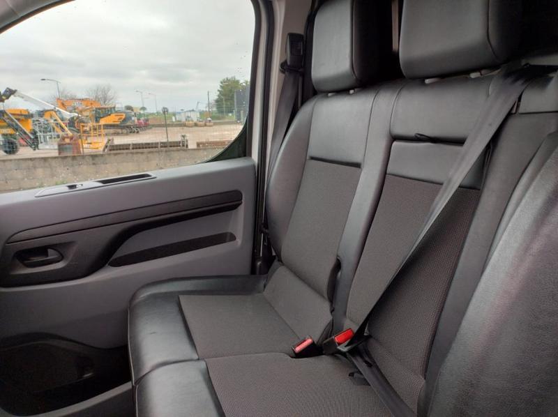 Peugeot Expert III 2.0 Bluehdi 120 s&amp;S Eat8 Std. Asphalt