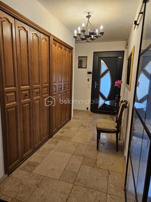 Maison traditionnelle - 185 m² - 10 pièces