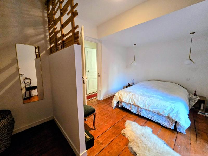 Maison - 460 m² - 13 pièces