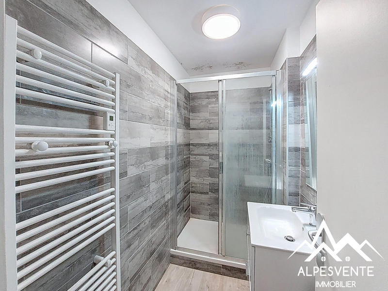 Maison - 225 m² - 10 pièces