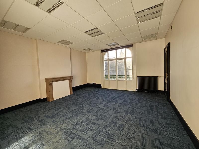 Bureau - 303 m² - 12 pièces