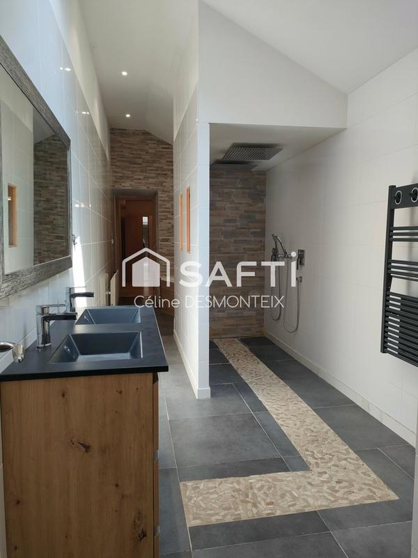 Maison - 312 m² - 6 pièces