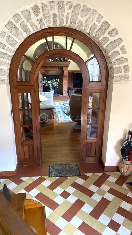 Demeure - 235 m² - 8 pièces