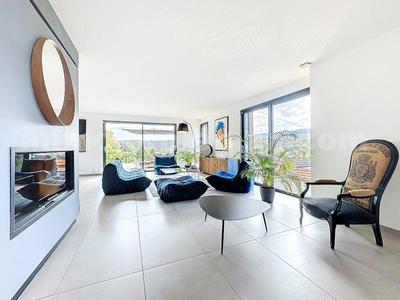 Maison - 486 m² - 8 pièces