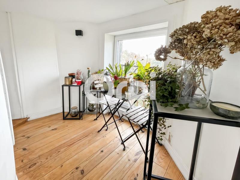 Appartement - 104 m² - 2 pièces