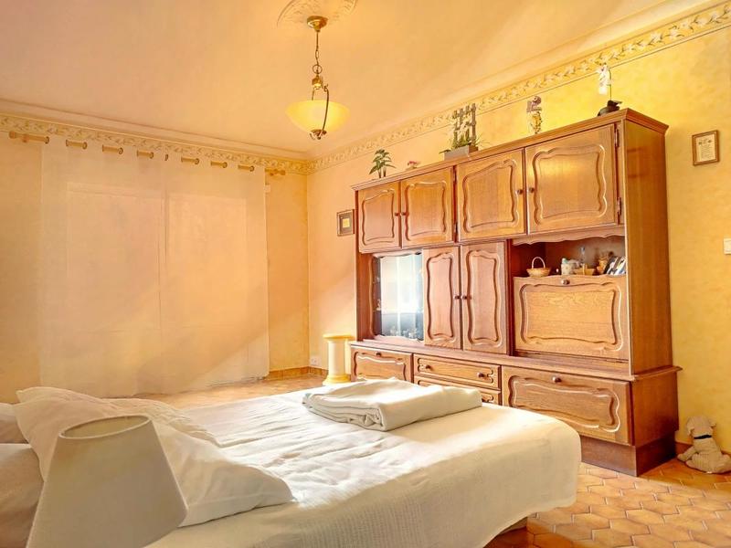 Maison - 222 m² - 8 pièces