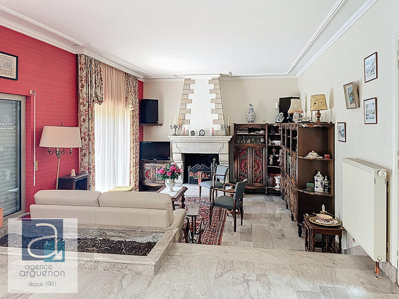 Maison - 290 m² - 10 pièces