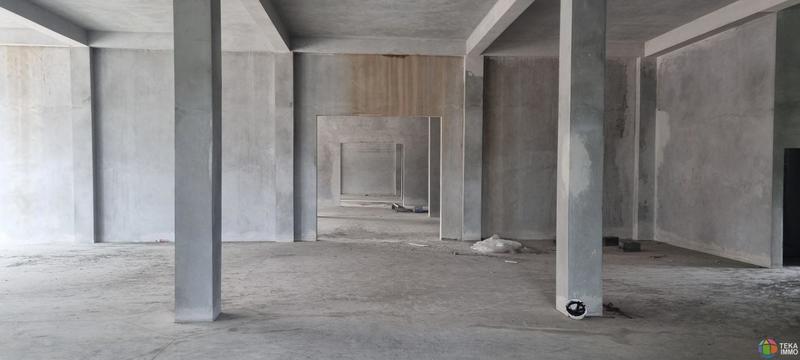 Local commercial - 600 m² - 1 pièce