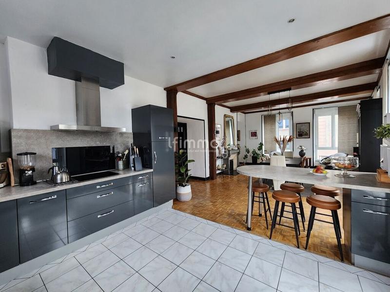 Maison - 208 m² - 9 pièces