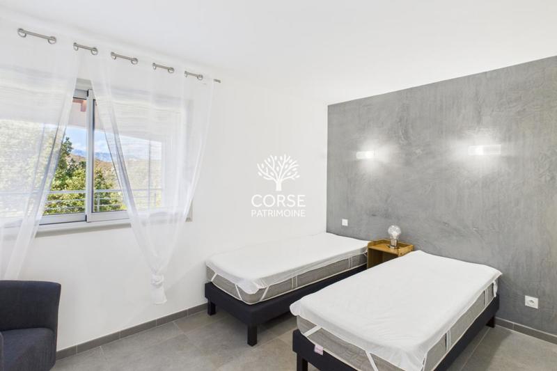 Villa - 220 m² - 8 pièces