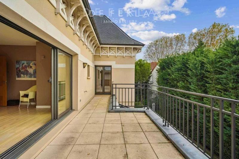 Propriété - 487 m² - 7 pièces
