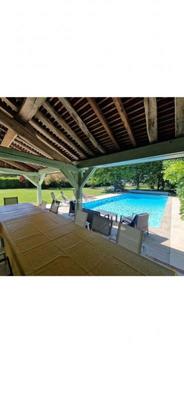 Demeure - 225 m² - 6 pièces