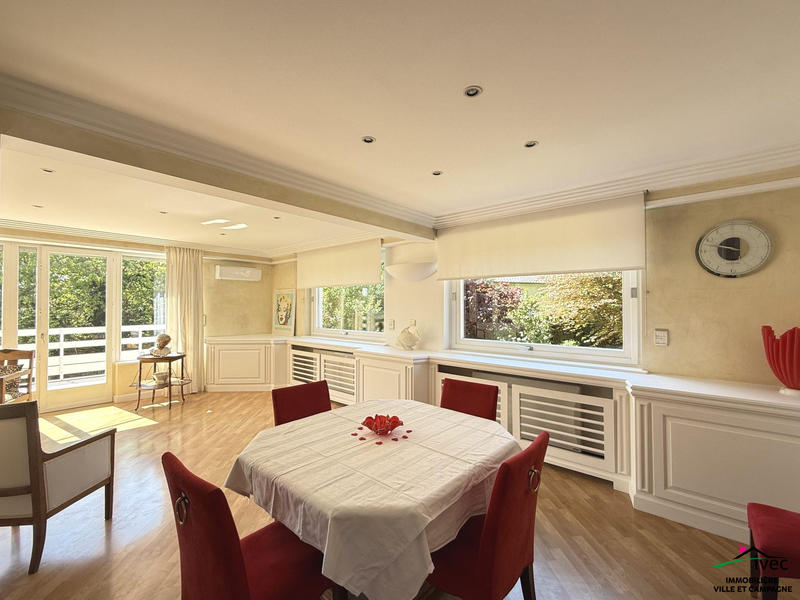 Maison - 226 m² - 8 pièces