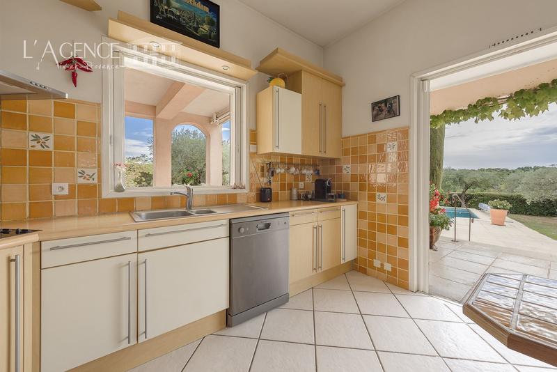 Maison traditionnelle - 180 m² - 6 pièces